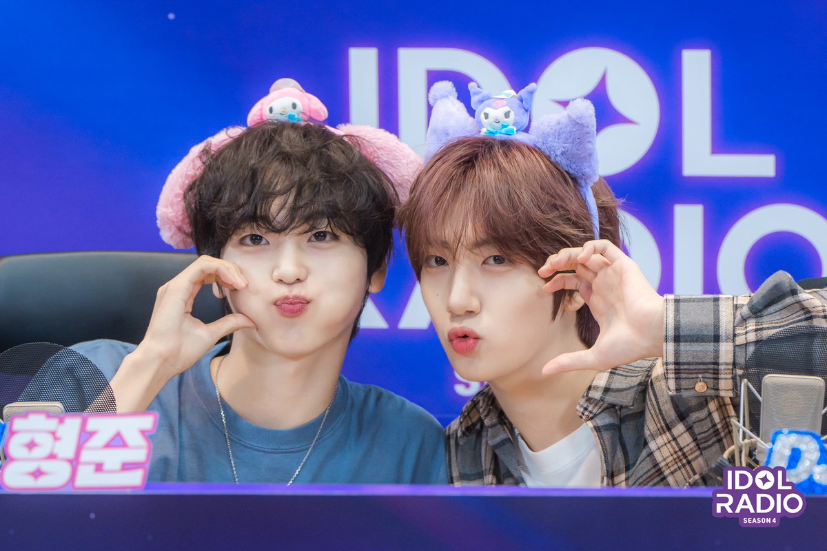 idolradiokorea's tweet photo. [#아이돌라디오4 앨범 250917]

EP#157 웬만해선 엑신의 RRRUN을 막을 수 없다🏃‍♀️ (스페셜DJ 크래비티 원진, 형준)

핑퐁즈가 울지도 않고 
진행을 핑퐁핑퐁 너무 잘하네요🏓

@CRAVITYstarship

#MBC #IDOLRADIO #아이돌라디오 #CRAVITY #크래비티 #원진 #형준 https://t.co/ELODpL2k4g