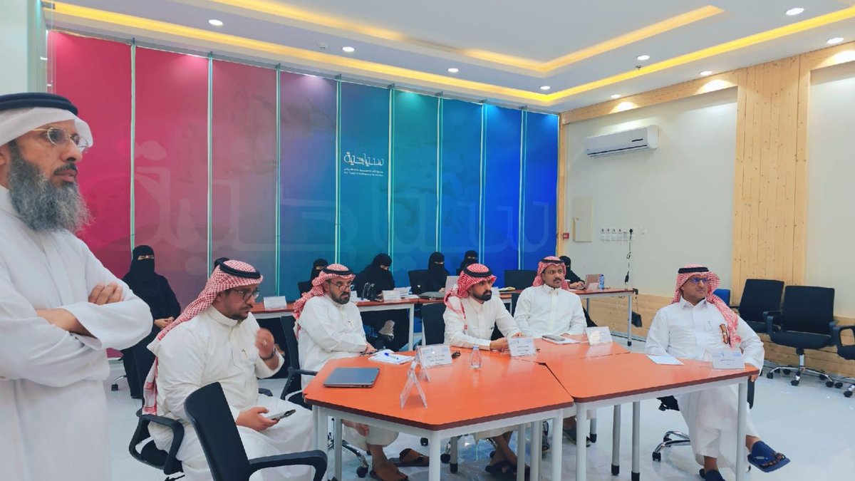 شارك المدير التنفيذي #للجمعية_الخيرية_بالعويقيلة 
المهندس/فهد صبيح الشمري، في دورة نقل المعرفة في الإسناد الحكومي، التي ركزت على تعزيز قدرات منظمات #القطاع_غير_الربحي وتأتي هذه المشاركة في إطار حرص الجمعية على تطوير منسوبيها ورفع كفاءتهم المهنيةبما ينعكس إيجابًا على تحقيق رسالتها