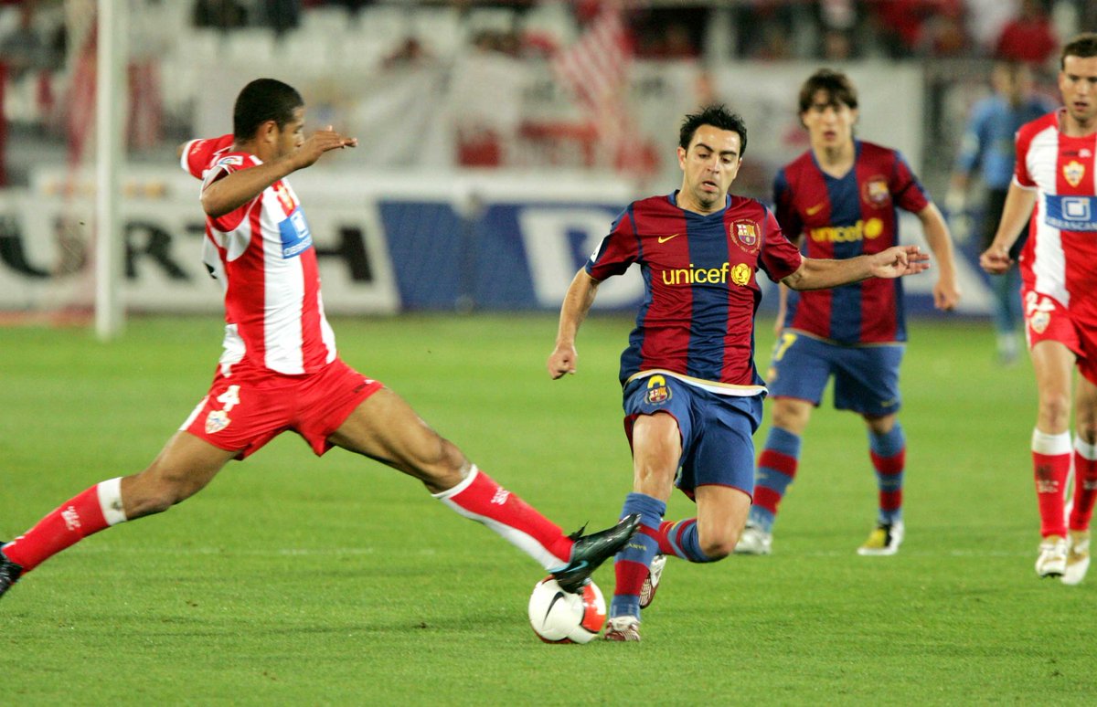 Raúl Piñeiro Rguez.🏜 (@raulicoblantons) on Twitter photo Felipe Melo al corte con Xavi, bajo la mirada de Mané y Bojan #HistoriaUDA #UDALegends Felipe Melo al corte con Xavi, bajo la mirada de Mané y Bojan #HistoriaUDA #UDALegends