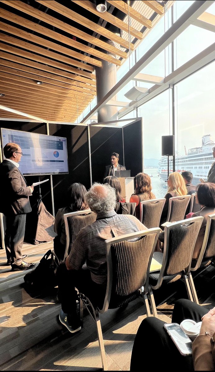 HaroonMunir_'s tweet photo. Proud to share our work at @WCICC2025 in Vancouver 
@McGill_DOM @cusm_muhc 

3 out of 4 families in the ICU want more involvement
Top asks:
1. 🗣️ Daily discussions
2. 🎯 Treatment goals
3. 🤝 Decision-making

Families are ready to be partners. Are we ready to listen? https://t.co/1FB0xdfxpK