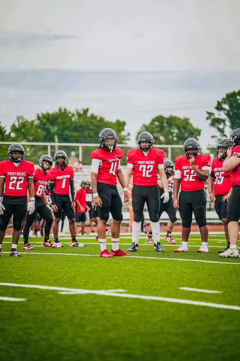 GarthKeymarion's tweet image. I’m thankful i’ve got teammates and brothers that push me to do better everyday in and out of football #ThankfulThursday @RVille_Football