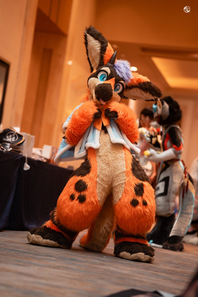 どしたの〜？✨👅💕

#FursuitFriday