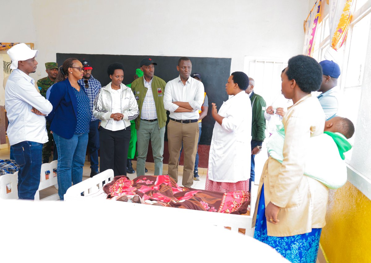 Ministry of Local Government | Rwanda (@rwandalocalgov) on Twitter photo Kuri uyu wa Kane Minisitiri <a href="/Dominiquehab/">Dominique H</a> yagendereye <a href="/RutsiroDistrict/">Rutsiro District</a>, asura ibikorwa birimo umuhanda wubakwa uhuza Rutsiro na Rubavu unyuze ku nkombe z'ikiyaga cya Kivu, ibitaro byigenga Kivu Hills Medical Center byuzuye muri Boneza, uruganda rw'icyayi rwa Rutsiro n’ibindi. Kuri uyu wa Kane Minisitiri <a href="/Dominiquehab/">Dominique H</a> yagendereye <a href="/RutsiroDistrict/">Rutsiro District</a>, asura ibikorwa birimo umuhanda wubakwa uhuza Rutsiro na Rubavu unyuze ku nkombe z'ikiyaga cya Kivu, ibitaro byigenga Kivu Hills Medical Center byuzuye muri Boneza, uruganda rw'icyayi rwa Rutsiro n’ibindi.