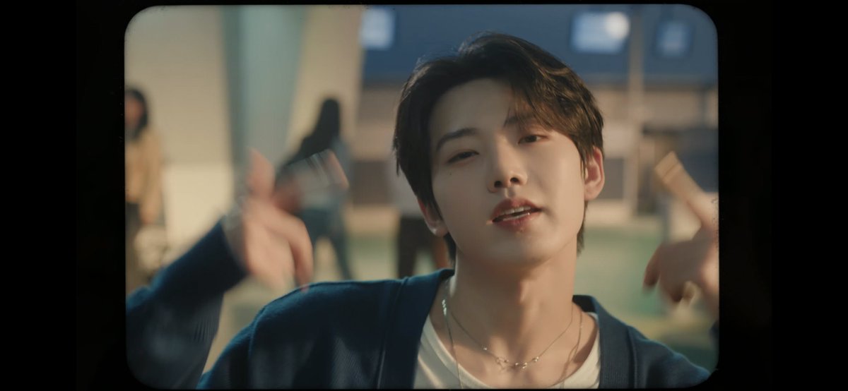 forjunkyu_09's tweet image. Junkyu for Everything MV 🥺
had to pause to capture him haha

#JUNKYU #준규 #ジュンギュ