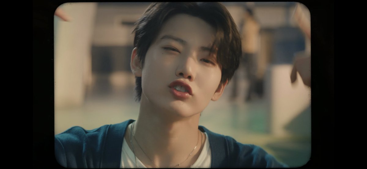 forjunkyu_09's tweet image. Junkyu for Everything MV 🥺
had to pause to capture him haha

#JUNKYU #준규 #ジュンギュ
