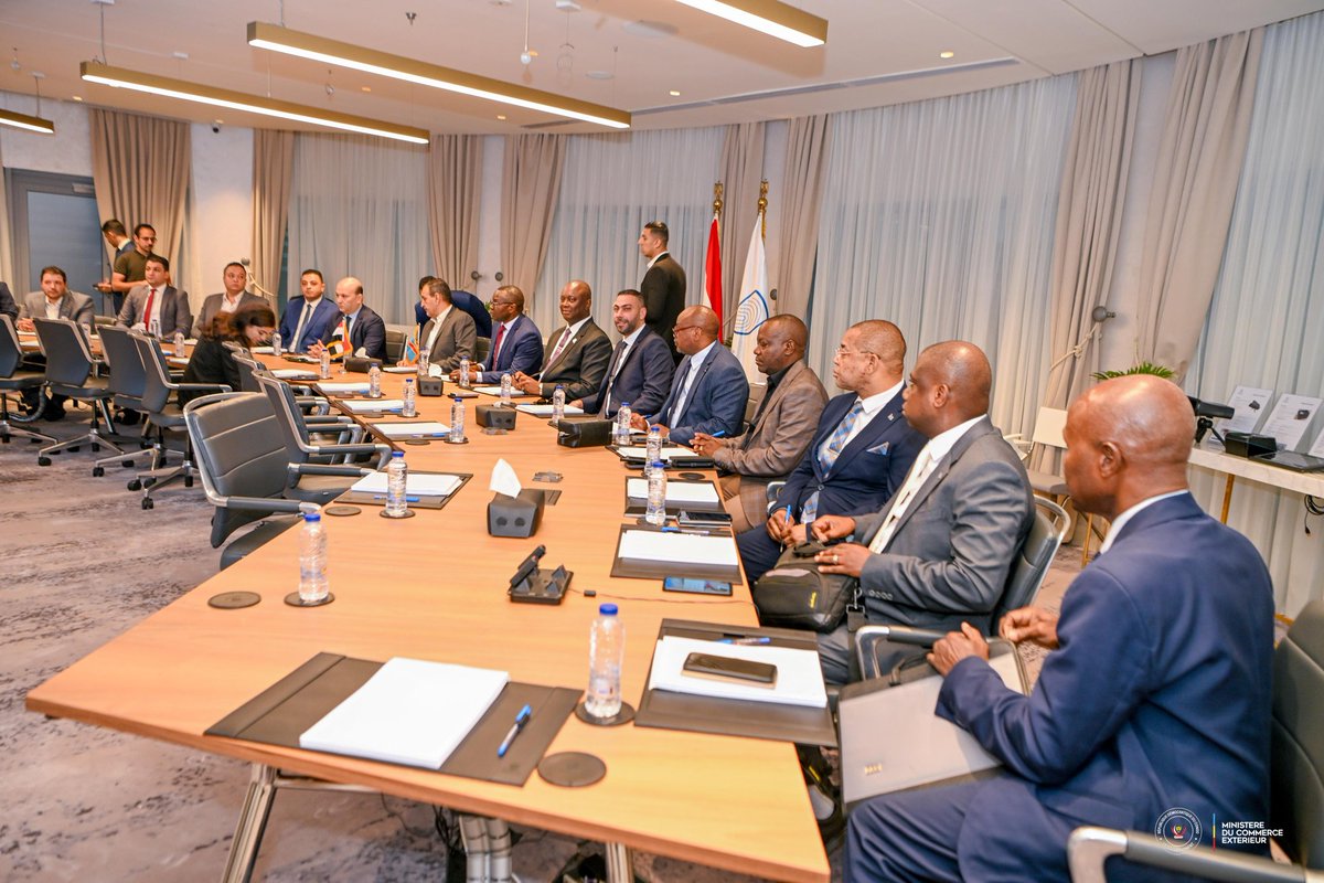 MinComex_RDC's tweet photo. 17.09.2025|Caire-Egypte

Le 17 sept 025 au Caire,en marge de la réunion ministérielle de la #ZLECAF,le Ministre @julienpalukucom a visité #NASPS,une entreprise égyptienne spécialisée dans l’impression sécurisée de billets et documents officiels,parmi les plus avancées en Afrique. https://t.co/lajKJsz54b