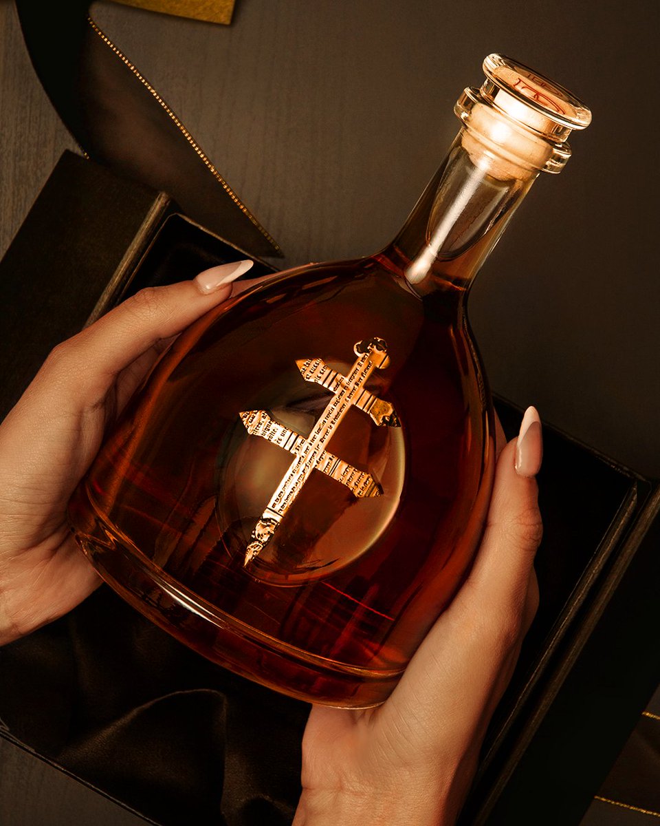 DusseCognac's tweet image. What’s the occasion? Make it bold. Tag someone who deserves this kind of gift.