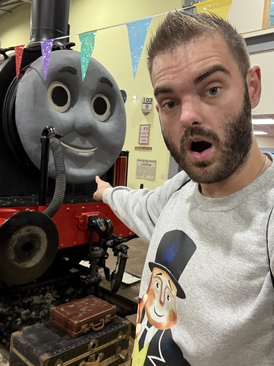 OliverStre92313's tweet image. Engine house with Thomas and Gordon 😱 #Thomas