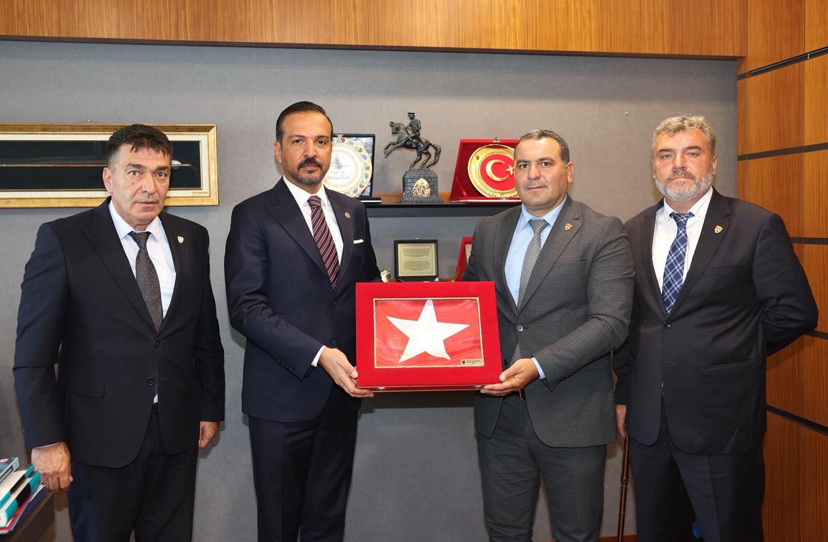 Bugün <a href="/TBMMresmi/">TBMM</a> de <a href="/TmsyGaziler/">T.M.S.Y GAZİ SAYILMAYANLAR</a> başkanımız 
Sn <a href="/ErtugrlGaziTmsy/">ERTUĞRUL GAZİ DEMİR</a>
TMSY Başkan yardımcımız
 Sn @mustafaulu6033
TMSY üyemiz
<a href="/gazisayilmayan/">TMSY Uğur Ünal</a> (Uğur Ünal) ile birlikte <a href="/Akparti/">AK Parti</a> Ankara milletvekili ve  aynı zamanda <a href="/Akparti/">AK Parti</a> Genel başkan yardımcısı Sn <a href="/zorlu77/">Prof.Dr.Kürşad ZORLU</a> ziyaret etmiştir.  
Bu