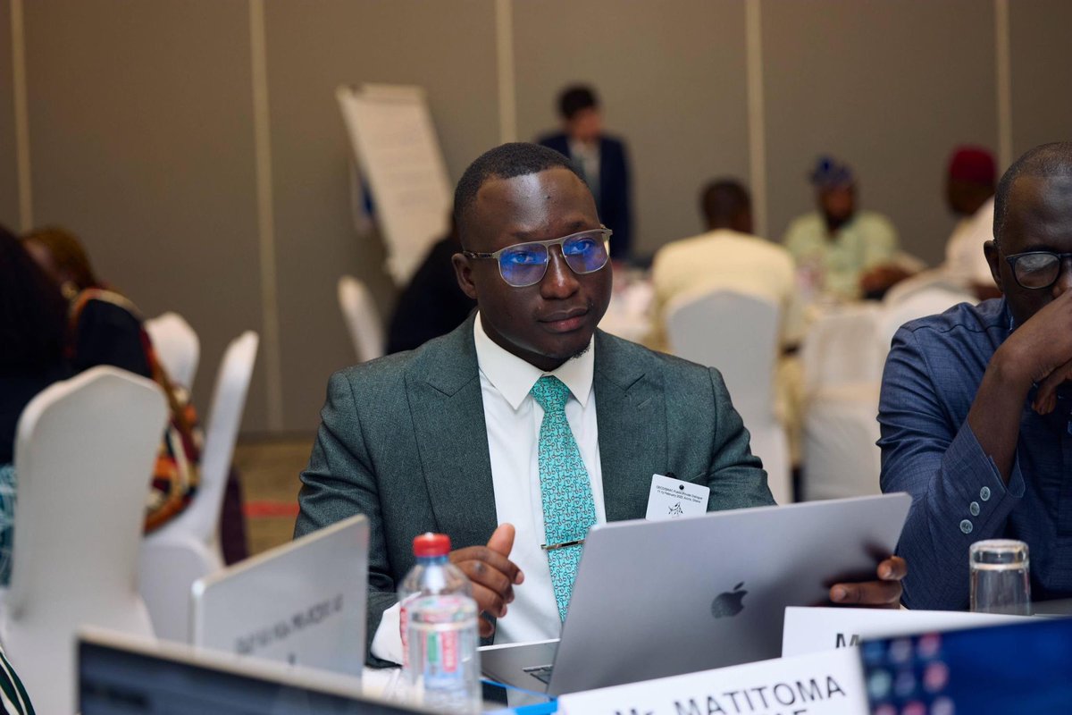 aoctawacta's tweet photo. Under the leadership of #SWACOECD and in cooperation with #WACTAF, a new report reveals that #WestAfrica’s food #Trade  is worth USD 10B/year — 6x higher than official stats.
A “hidden” trade that feeds 80M people.
Read the report here : https://t.co/RTJKkyGf1m
  #EATProgramme https://t.co/ksFAx7Y4UK