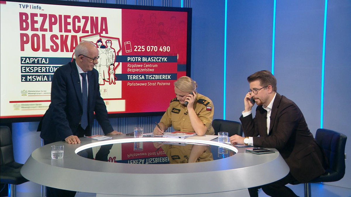 ℹ️ Za nami pierwszy dzień akcji informacyjnej "Bezpieczna Polska - zapytaj ekspertów".

Najczęściej pytaliście o to: ➡️ Jak skompletować plecak ewakuacyjny❓ Jak szukać schronów❓ Jak rozmawiać z dziećmi o sytuacji kryzysowej❓ Kto decyduje o wysyłce alertów RCB❓ Kiedy włącza