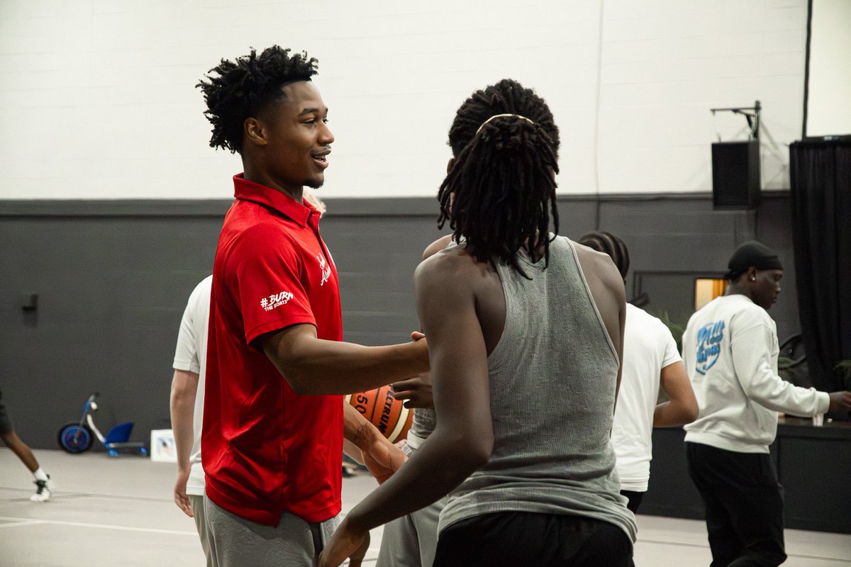 Committed to making an impact on and off the court. 🙌

Grateful to the Forest Hill Church Youth Group for welcoming us last night! 

#LSF | #BurnTheBoats🔥🚤