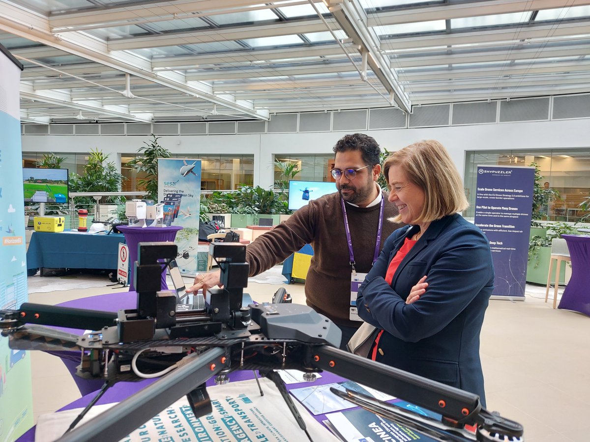 PalomaAbaEU's tweet photo. Delighted to join EIC Drone Day exhibition opening at the Berlaymont!

Inspiring remarks from Commissioner @EZaharievaEU &amp; @MagdaKopczynska on Europe’s innovation future.

@CINEA_EU showcased @Drones4Safety, BURDI &amp; @U_ELCOME advancing #UrbanAirMobility.

https://t.co/BuljWLf99o https://t.co/DZkdcNPICw