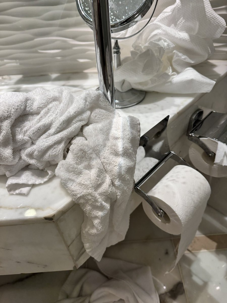 西裝哥哥 tweet media