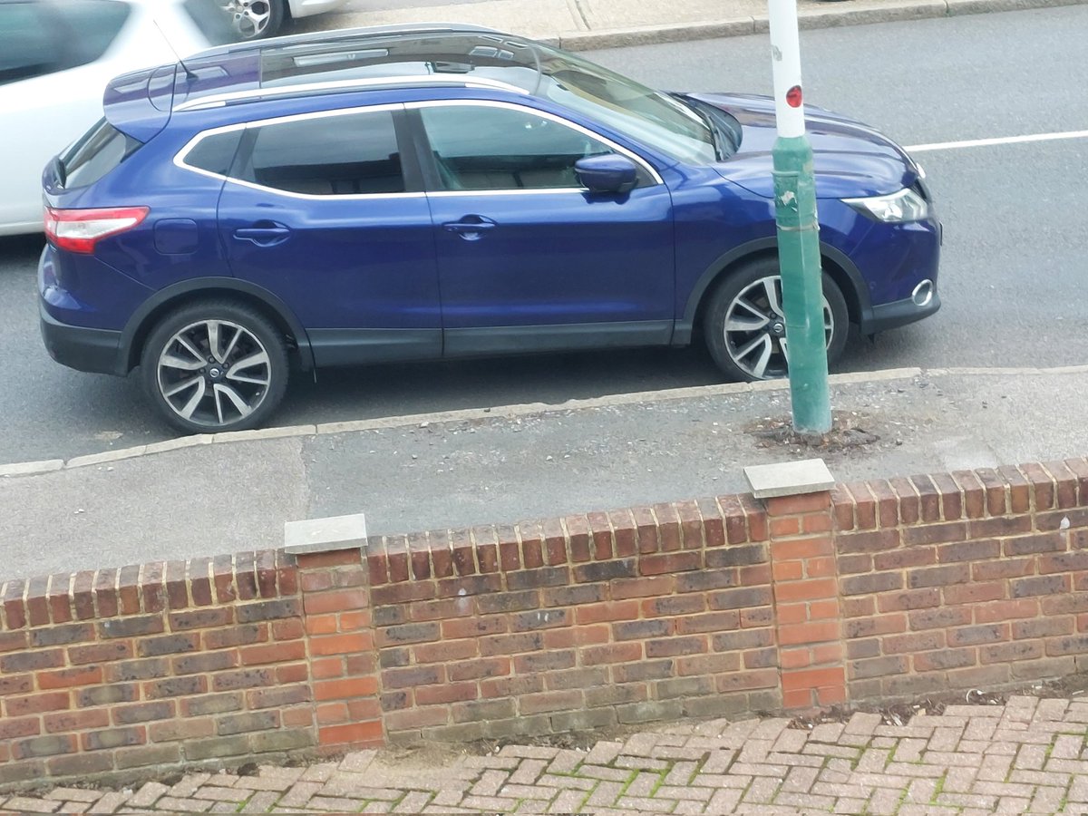 TrebleTop's tweet photo. @LBofHavering @AndrewRosindell 
Is anyone there ever going to deal with this fellow parking illegally? 
Please don't ask me to fill in any more forms or leave any more voicemails? They have been ignored for over 2 years now! https://t.co/QVpnuDlaAp