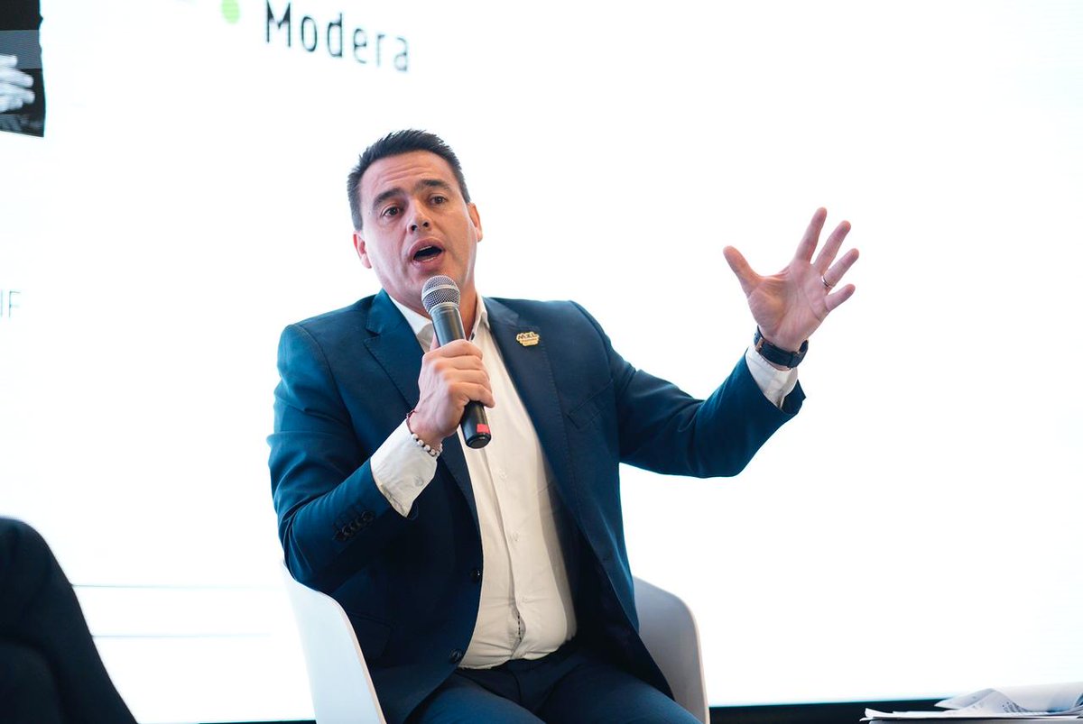 👉Jorge Rojas Giraldo (<a href="/JorgeERojasG/">Jorge Eduardo Rojas</a>), alcalde de Manizales (<a href="/CiudadManizales/">Alcaldía de Manizales</a>) expone iniciativas como "Gobierno en la Calle" la cual une a la administración local y la Junta de Acción Comunal para escuchar de cerca las necesidades de las comunas. La comunidad participa