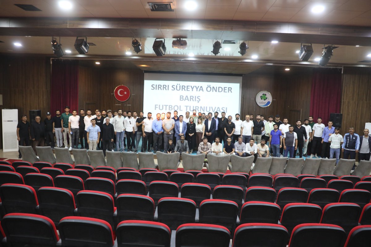 Gürpınar Belediyesi olarak düzenlediğimiz “Sırrı Süreyya Önder Barış Futbol Turnuvası” başladı.

Barışın, kardeşliğin ve dostluğun sahada buluştuğu turnuvaya 25 takım katıldı.

Tüm halkımızı bu coşkuya ortak olmaya davet ediyor, tüm takımlarımıza başarılar diliyorum.