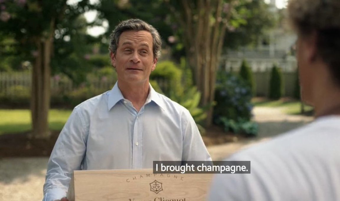 él es un genio incomprendido en serio q es el rey de la comedia dhjahakakahd #TheSummerITurnedPretty