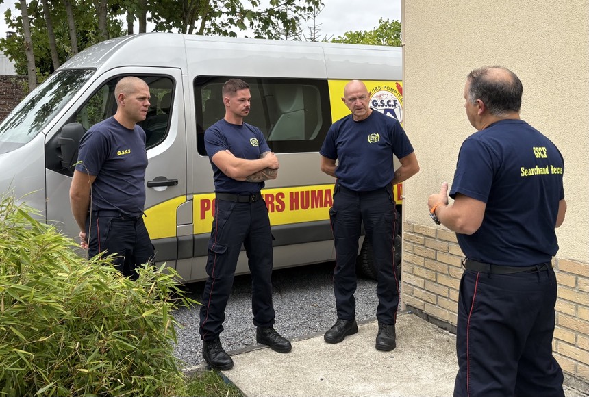 🚒 Briefing avant départ : nos équipes du #GSCF prennent la route pour la 🇭🇷 afin de rejoindre nos collègues pompiers.
Bonne mission à toute l’équipe engagée 👨‍🚒👩‍🚒💪
#PompiersHumanitaires #Croatie #Solidarité