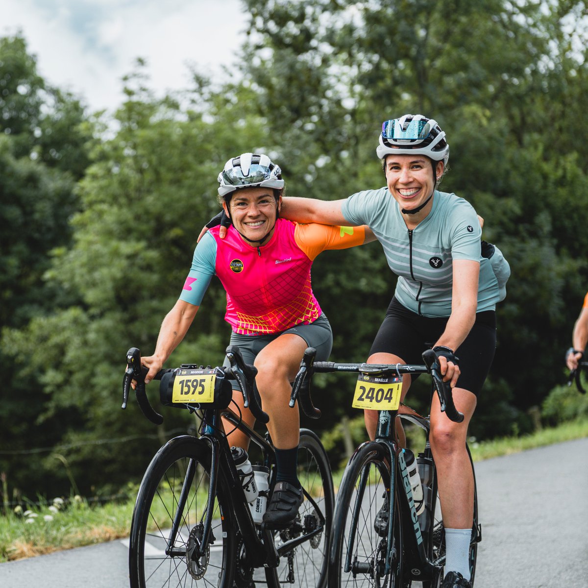 LEtapeFemmes's tweet photo. Aujourd’hui, on célèbre les sourires… 😁💛
Sur #LEtapeFemmes avec Zwift, à chaque coup de pédale elles rayonnent un peu plus 🚴♀️
Today, we celebrate smiles… 😁💛
On the #LEtapeFemmes avec Zwift, with every pedal stroke, they shine even brighter 🚴♀️
📸 A.S.O. / Victor Barcus https://t.co/WnqpAVYcBV