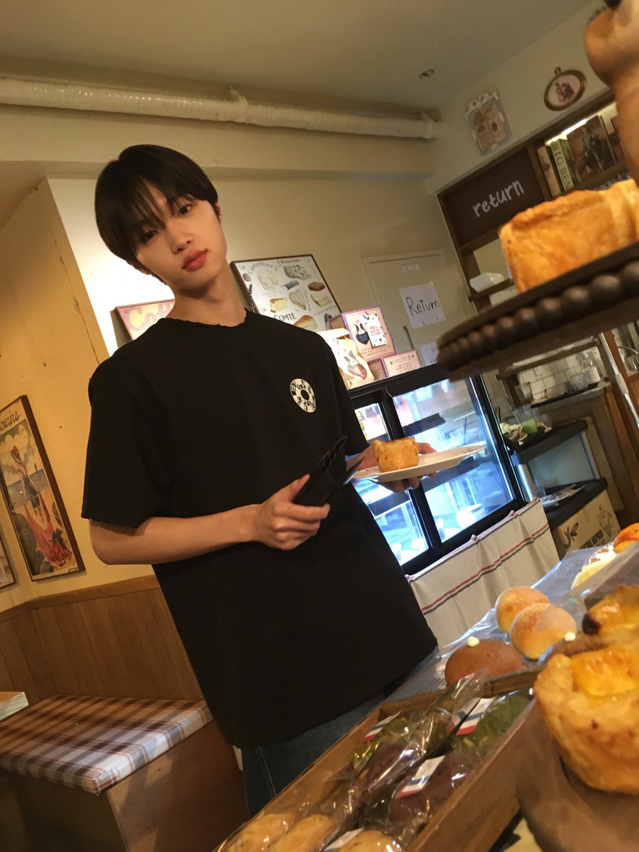 zhdtlzz's tweet photo. ‘에그타르트 담는 동표’를 선물 받다 https://t.co/72Ifd2fX5f