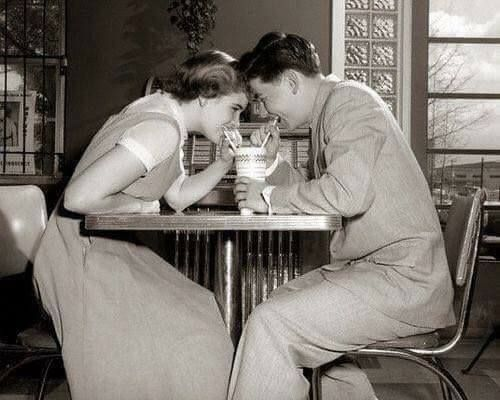 #JuevesDeTBT #TBT #JuevesMusicales y recordamos con dos bellas canciones de #amor esos amores bonitos en esta epoca de #amoryamistad