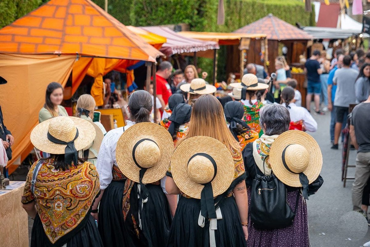 ℹ️ 𝗙𝘂𝗿𝗲𝗹𝗼𝘀 𝘃𝗼𝗹𝘃𝗲 𝗮𝗼 𝟭𝟵𝟬𝟬 𝗰𝗼 𝗩𝗜𝗜 𝗠𝗲𝗿𝗰𝗮𝗱𝗼 𝗱𝗲 𝗘́𝗽𝗼𝗰𝗮.

🗓 19, 20 e 21 de setembro.

🚂 Tren turístico (sábado e domingo de 11:00 a 14:00h e de 16:00 a 20:00h)

📍 Furelos.

➕️ Información 👉 cutt.ly/OrVJl7AY

#furelosno1900