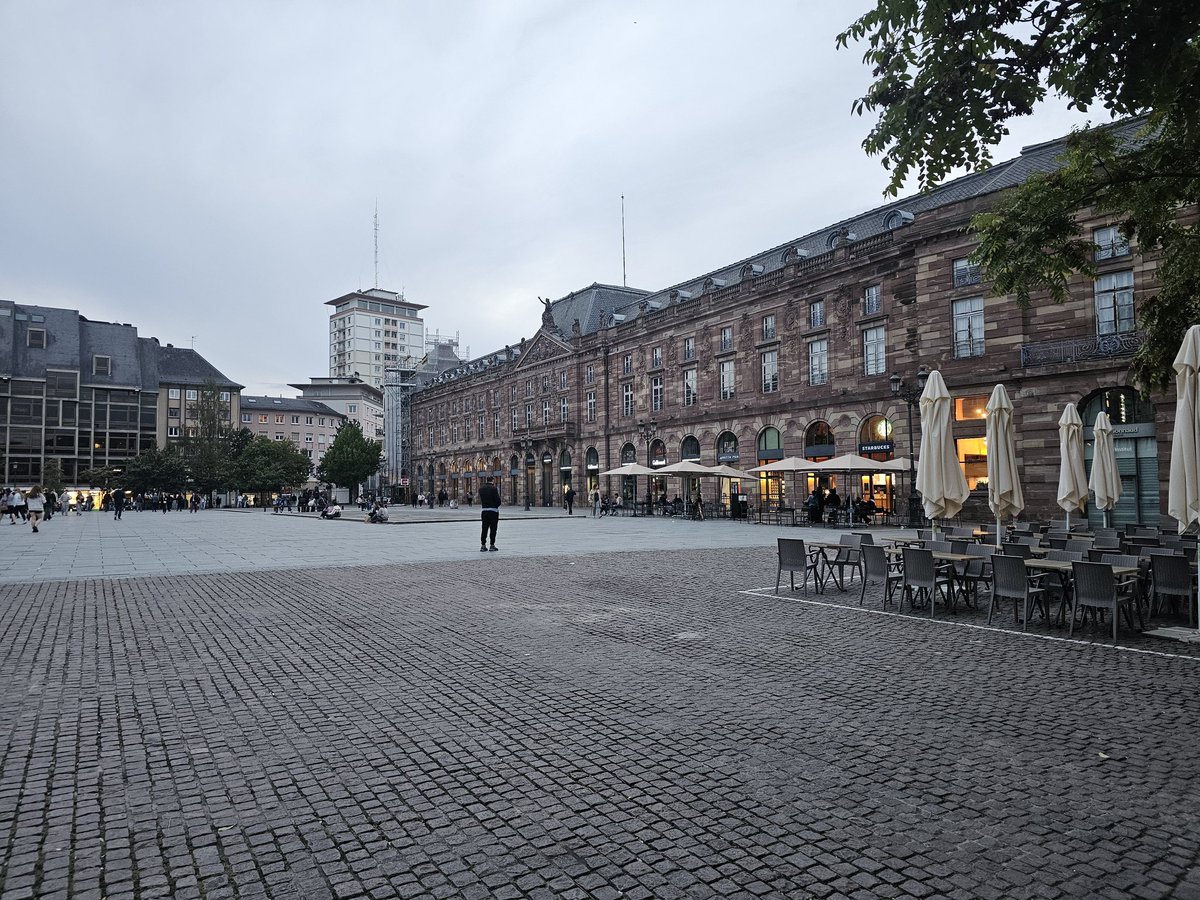 laa_jesus's tweet image. #FelizJueves Toca volver de #Estrasburgo, dos días intensos, culminado hoy en el acto de toma de posesión del nuevo COMEC del #Eurocuerpo Si te gusta tu trabajo, si disfrutas con tu equipo, si te sientes reconocido, todo es mucho más fácil #OrgullosodeserSoldado #EMAD