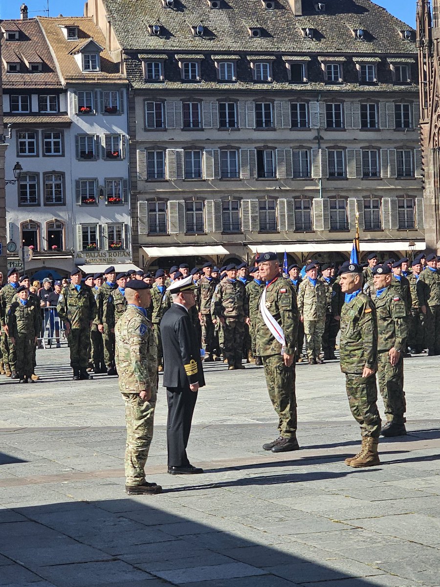 laa_jesus's tweet image. #FelizJueves Toca volver de #Estrasburgo, dos días intensos, culminado hoy en el acto de toma de posesión del nuevo COMEC del #Eurocuerpo Si te gusta tu trabajo, si disfrutas con tu equipo, si te sientes reconocido, todo es mucho más fácil #OrgullosodeserSoldado #EMAD