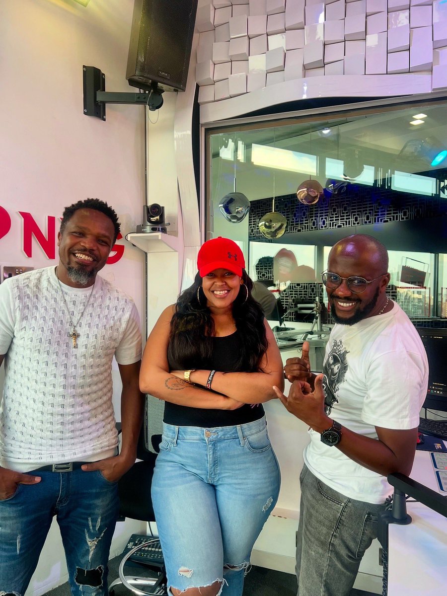NRGRadioKenya's tweet photo. Pesa kidogo wasanii wakabadilika 😂😂😂 anyway catch @KameneGoro , @djemvy319 and @WesleyTheeDj all the way till 8pm
#NRGRadioKenya #NRGTransit https://t.co/AUF8PGCbei