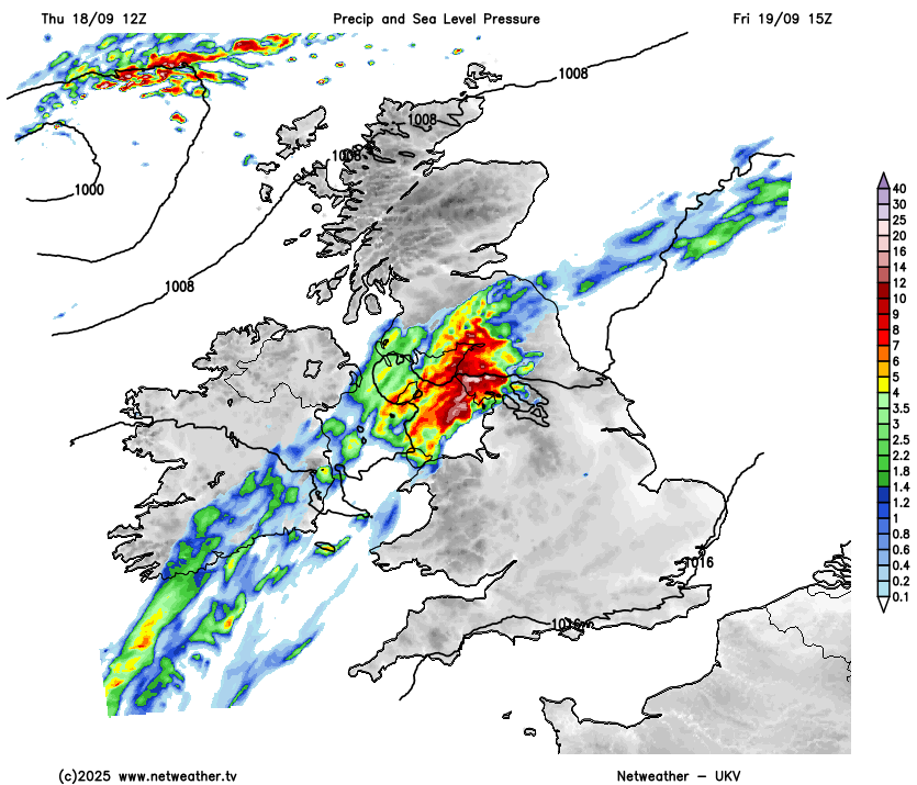 1/ Thread: Looking at the weather for the next two days. Friday we see rainfall once again focused on NW Wales and NW England, this time greater in intensity as we see the temperature gradient strengthen across the frontal zone (frontogenesis) and a pulse of richer moisture