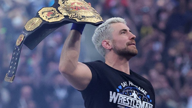 🚨| Per Sports Illustrated, The internal expectation within both WWE and TNA is that Joe Hendry will be WWE-bound full-time by early 2026.

JOE HENDRY WWE BOUND 👀