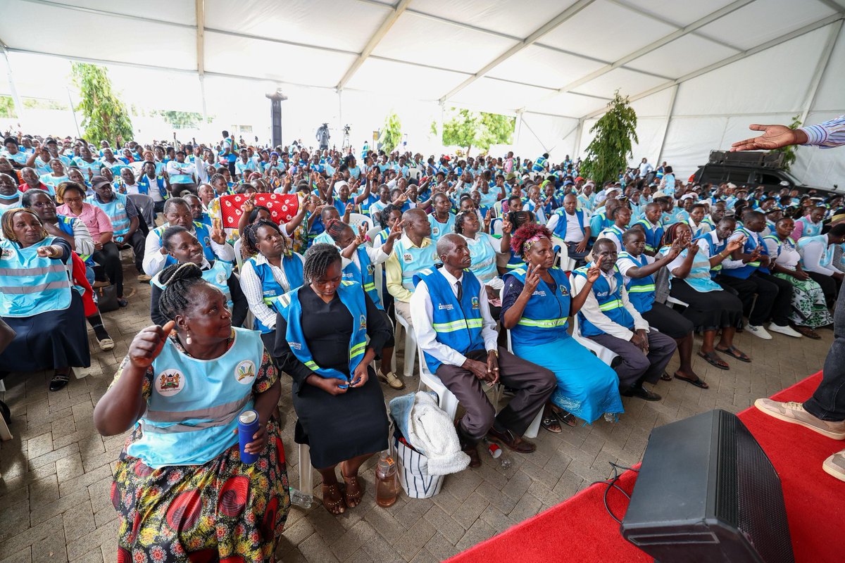 mwangipaul2012's tweet photo. Deputy President Kindiki spoke to over 3,000 Community Health Promoters from Embu County at Irunduni in Tharaka Nithi. 

He hailed them as “foot soldiers” in the Universal Health Coverage project and recognized their vital role in driving registration under the Social Health https://t.co/Zy5SC6lXM3
