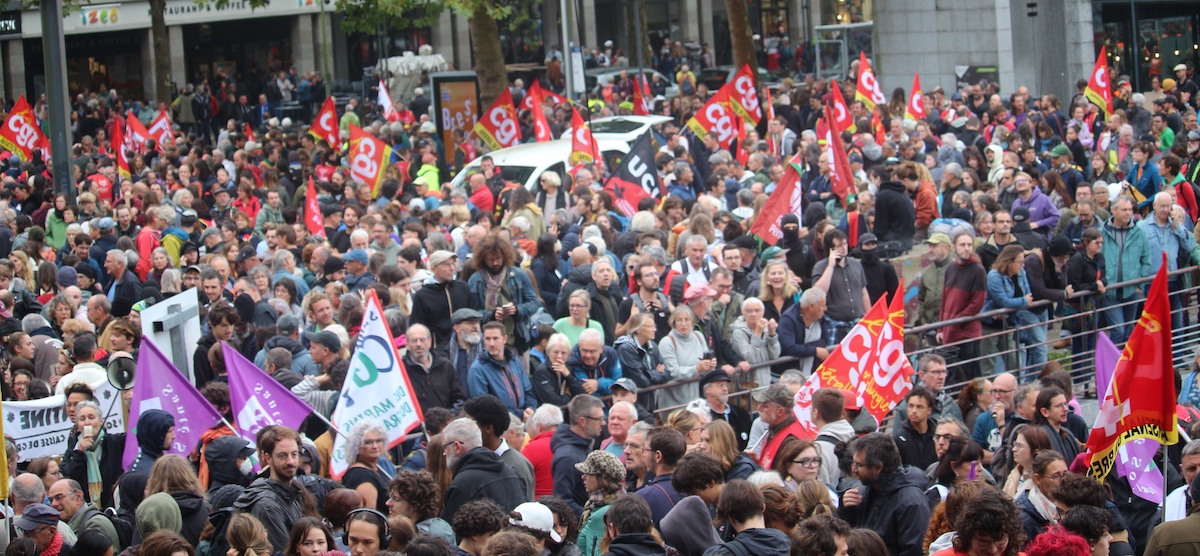 fede_PS29's tweet photo. Une marée humaine 

Au moins 10 000 personnes ont  manifesté à #Brest. 
Présents en nombre, les socialistes ont défilé avec le député européen Christophe Clergeau, présent dans la cité du Ponant pour une journée consacrée aux enjeux maritimes. https://t.co/C4Q529JU55
