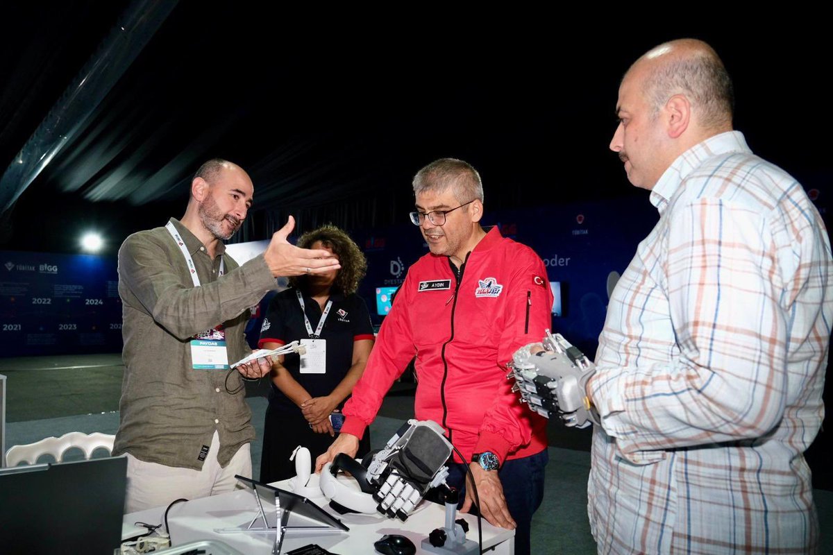 🌟Girişimciliğin Gücü TÜBİTAK BİGG ile Artıyor, Geleceğin Teknolojileri #TEKNOFEST’te Büyüyor!

<a href="/teknofest/">TEKNOFEST</a> İstanbul 2025 kapsamında kurulan BiGG Çadırı’nda, <a href="/Tubitak/">TÜBİTAK</a> BiGG Girişimcilik Destek Programı ile kurulan firmalarımızı ziyaret ettik.

Fikirlerini bilim ve teknoloji ile