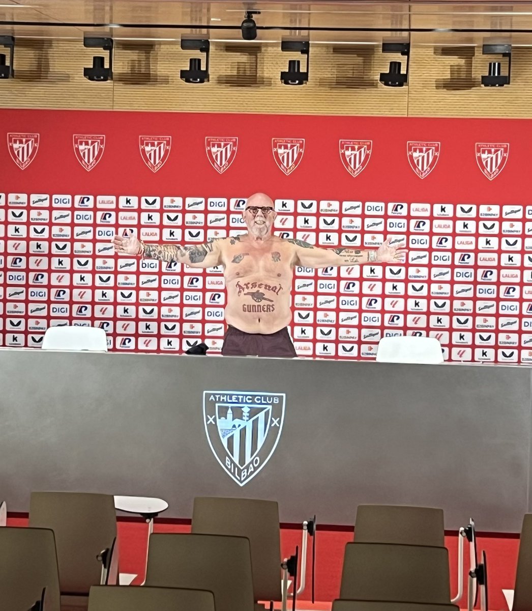 Forgot about this!  Could be the first topless person appearance in the Athletic Club Bilbao press room?…. 😂🔴⚪️❤️