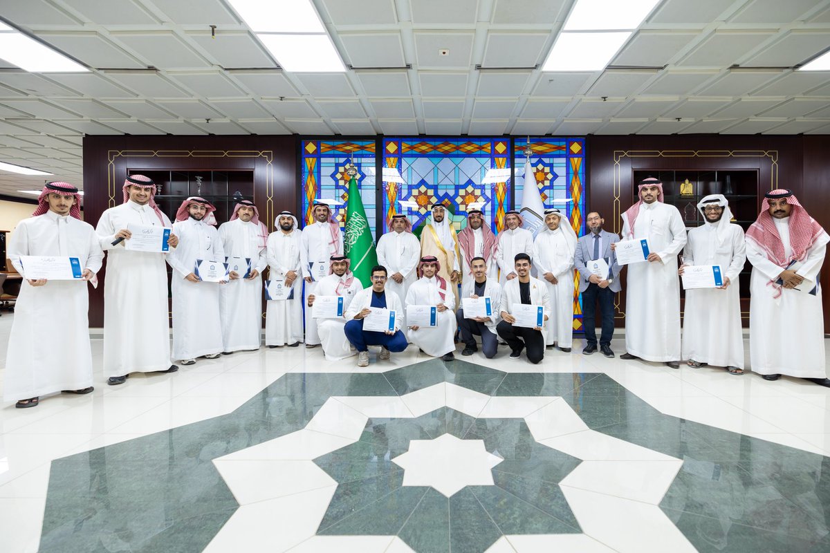 IMSIU_edu_sa's tweet photo. بتوجيه من معالي رئيس #جامعة_الإمام أ. د. أحمد بن سالم العامري..
وكيل الجامعة للشؤون التعليمية د. عبدالله بن عبدالرحمن الأسمري يكرّم اليوم الخميس 18/ 9/ 2025 المتميزين في برامج تعزيز الصحة النفسية ومبادرة LAG للرياضات الإلكترونية.
https://t.co/KsW1cOjsSz https://t.co/RpwLTwgFsB