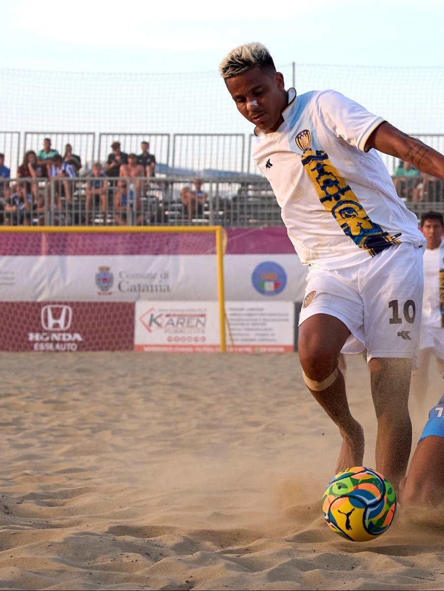 ¡¡¡CLASIFICADOOOSSS!!!🔥🤩

El Sportivo Luqueño derrotó 8-0 a Portsmouth 🏴󠁧󠁢󠁥󠁮󠁧󠁿 y aseguró su lugar en los octavos de final del Mundial de Clubes. 🏆💛💙