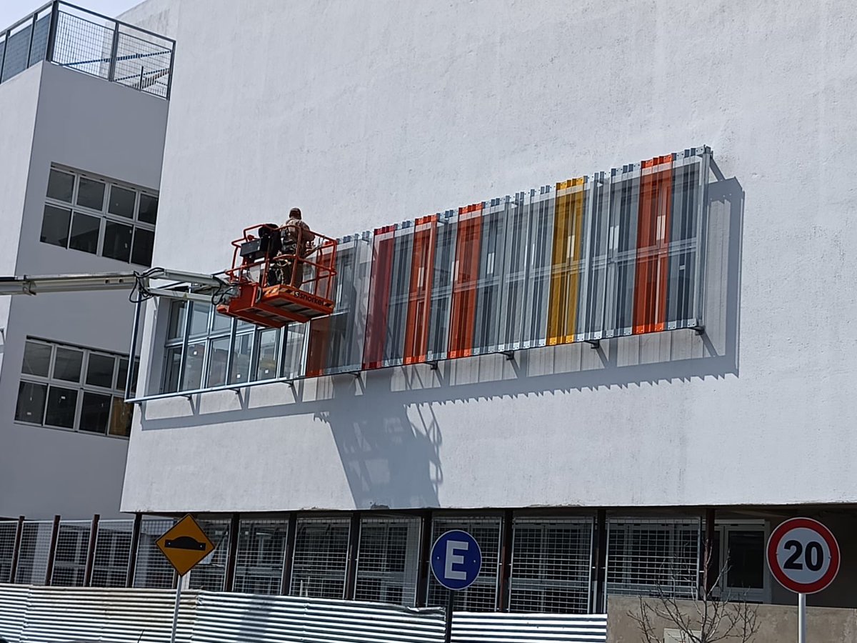 La nueva escuela del barrio Estación Buenos Aires ya muestra su transformación: de la obra en construcción al edificio innovador que abrirá sus puertas el próximo ciclo lectivo.

Muy pronto, más de 350 estudiantes de primaria y secundaria van a tener una nueva escuela BI-Tech