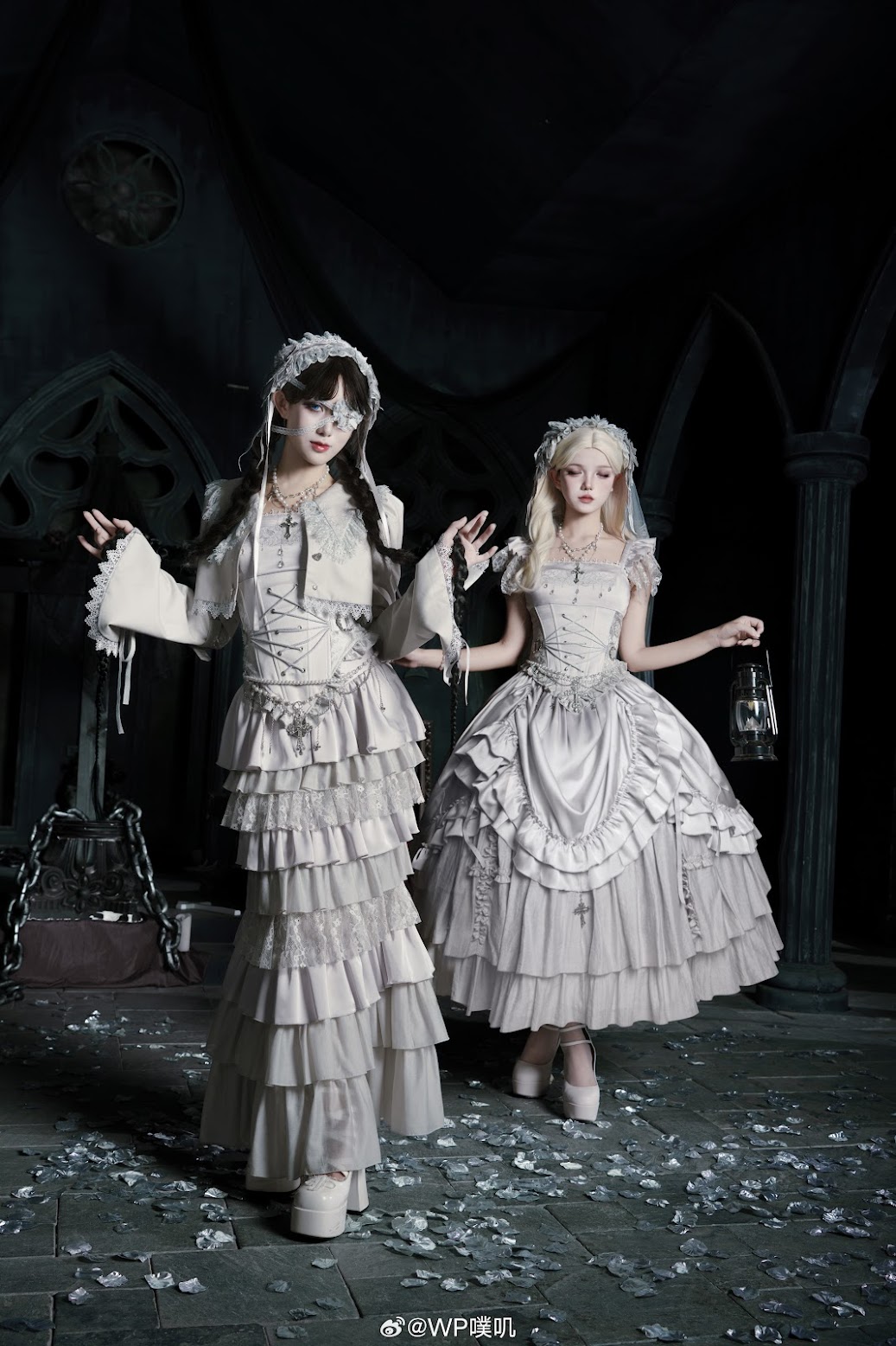 ウサギと城刺繍の黒ベルベットスカート　ロリィタ　ゴシック　FRILL ウサギと城刺繍の黒ベルベットスカート ロリィタ ゴシック FRILL