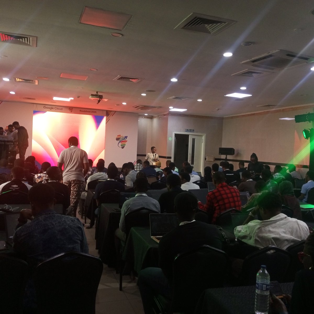 17/09: Google Cloud Roadshow 2025, Lagos 📌
Fan grilling my favorite speaker of the day <a href="/chukaofili/">Chuka Ofili</a> 
Overall experience: Fresh &amp; Immersive 🍃
#GoogleCloudRoadshow