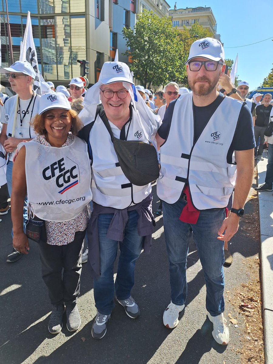 🔵 La délégation parisienne <a href="/cfecgc_PEN/">CFE-CGC Pétrole & Energies Nouvelles</a> est dans la rue avec les autres syndicats <a href="/CFECGC/">CFE-CGC</a> pour défendre vos droits et votre avenir !
Nous nous mobilisons pour :
➡️ Une véritable rupture avec la politique de l’offre
➡️ Des aides publiques mieux ciblées
➡️ La défense de la qualité