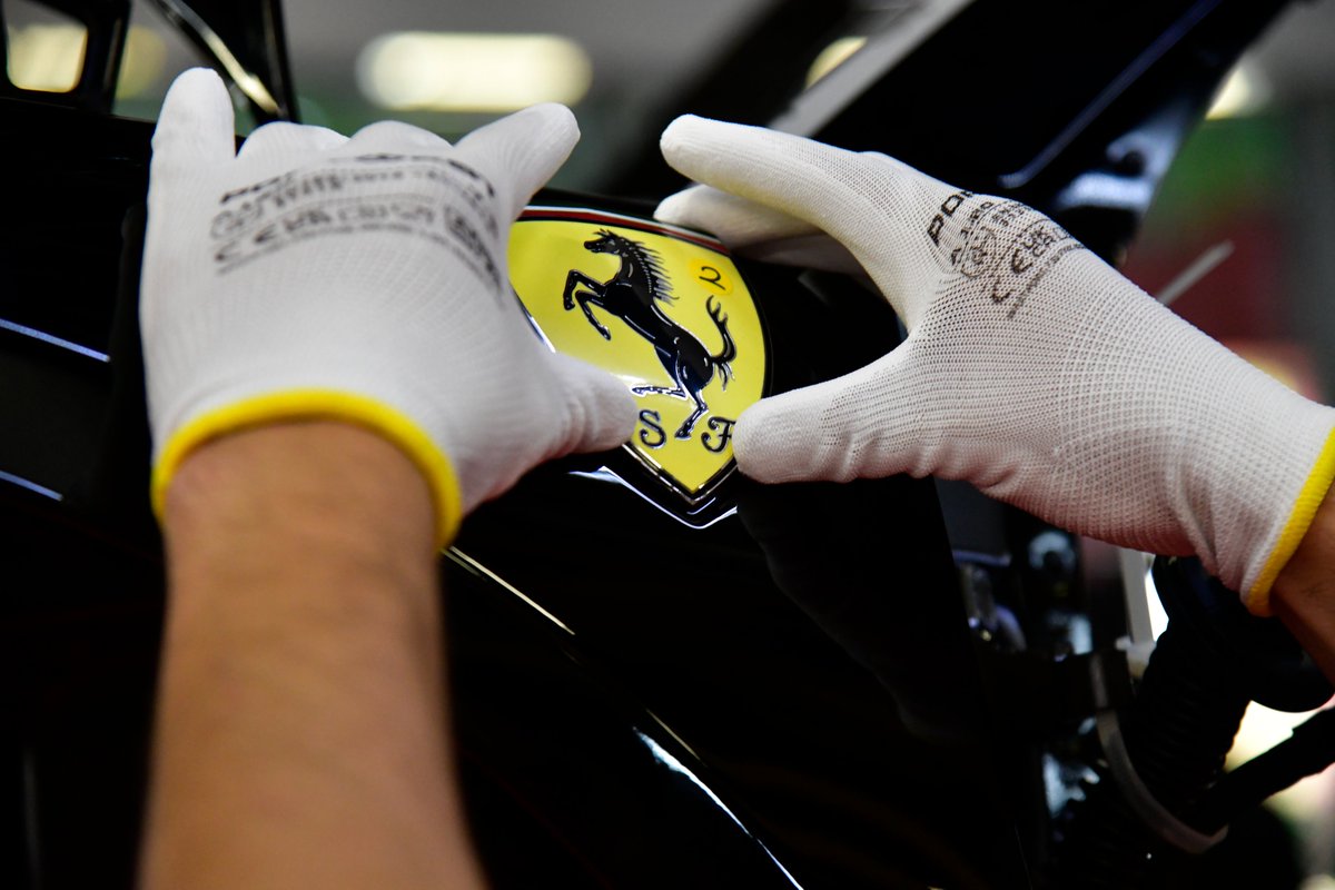 GruppoCDP's tweet image. Un mito ha dietro il lavoro di tante menti, tante mani, porta con sé tante storie. 

Dal 26 settembre a Modena la mostra che racconta il lavoro in @Ferrari e come è cambiato dal 1980 ad oggi.

(Fotografia di Mimmo Frassineti © Mimmo Frassineti)

#Modena #Ferrari #Fotografia
