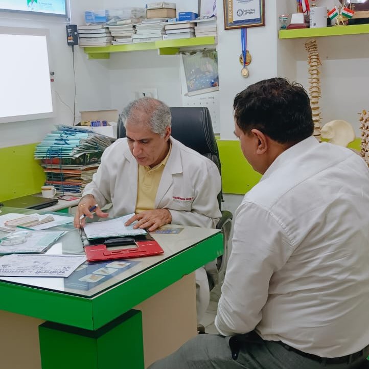 SanjeevniPlus's tweet image. Do your knees or hands hurt more in the rain? 🌧️🦵
Monsoon often worsens joint pain &amp;amp; stiffness.

At #SanjeevniPlusHospital, #Rohtak, many patients found relief with expert ortho &amp;amp; physio care—now living pain-free!

📞 Book now: +91 89589 68000

#JointPain #MonsoonHealth