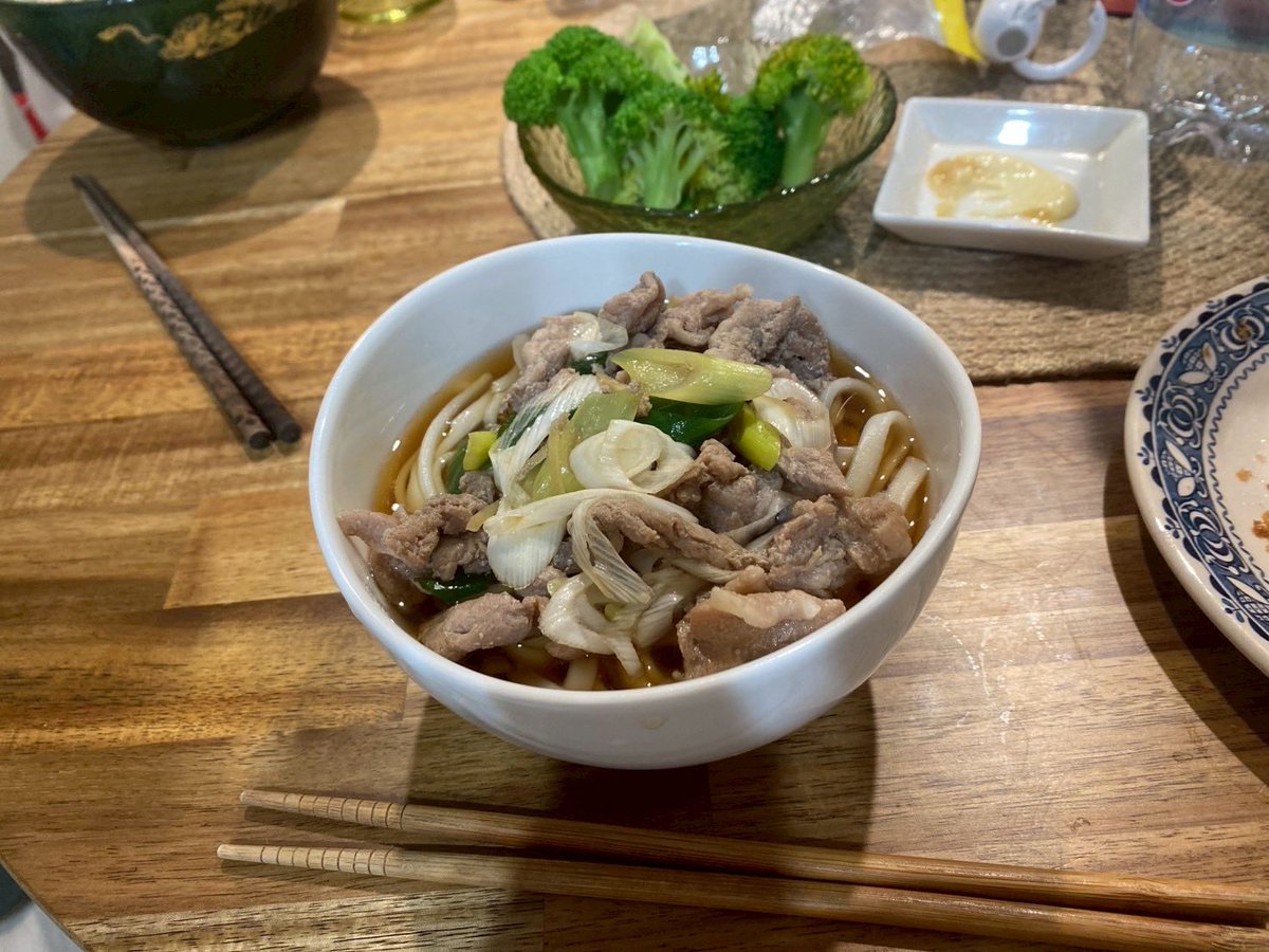 育休パパめし#18
"進撃の肉うどん"

普通の肉うどんです。
豚コマとネギに、隠し味のオイスターソース

#料理
#育児
#筋トレ好きと繋がりたい