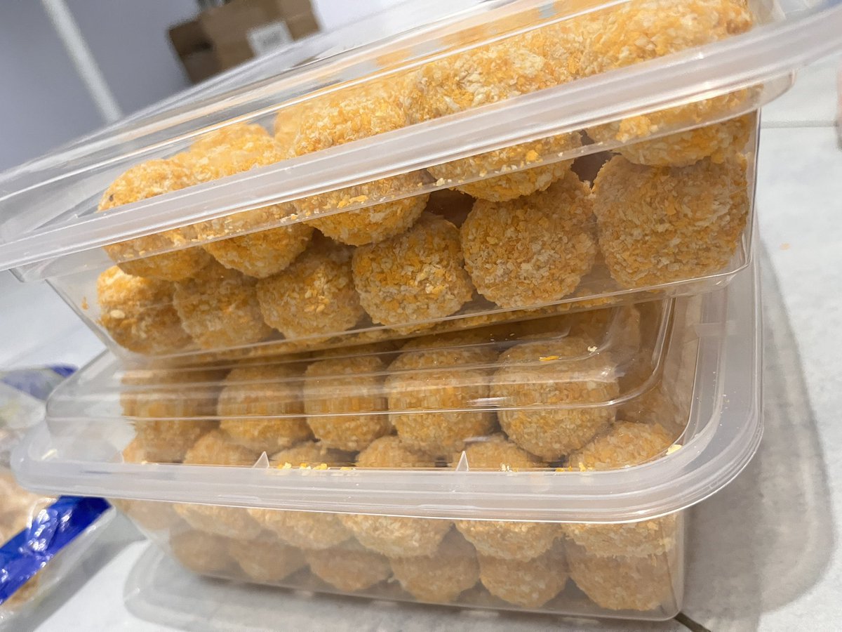 mamoghi's tweet photo. Followers ku ga banyak tp niatku cari rejeki, sekoga ada yang minat. Aku jual makanan homemade, ada sosis ayam homemade, bakso sosis dan bola ayam krezz, harga mulai 2.000/pc. Kemasan frozen vacuum pck. Bahan asli daging ayam, dijamin enak murah dan praktis. https://t.co/Vg6xuySPis