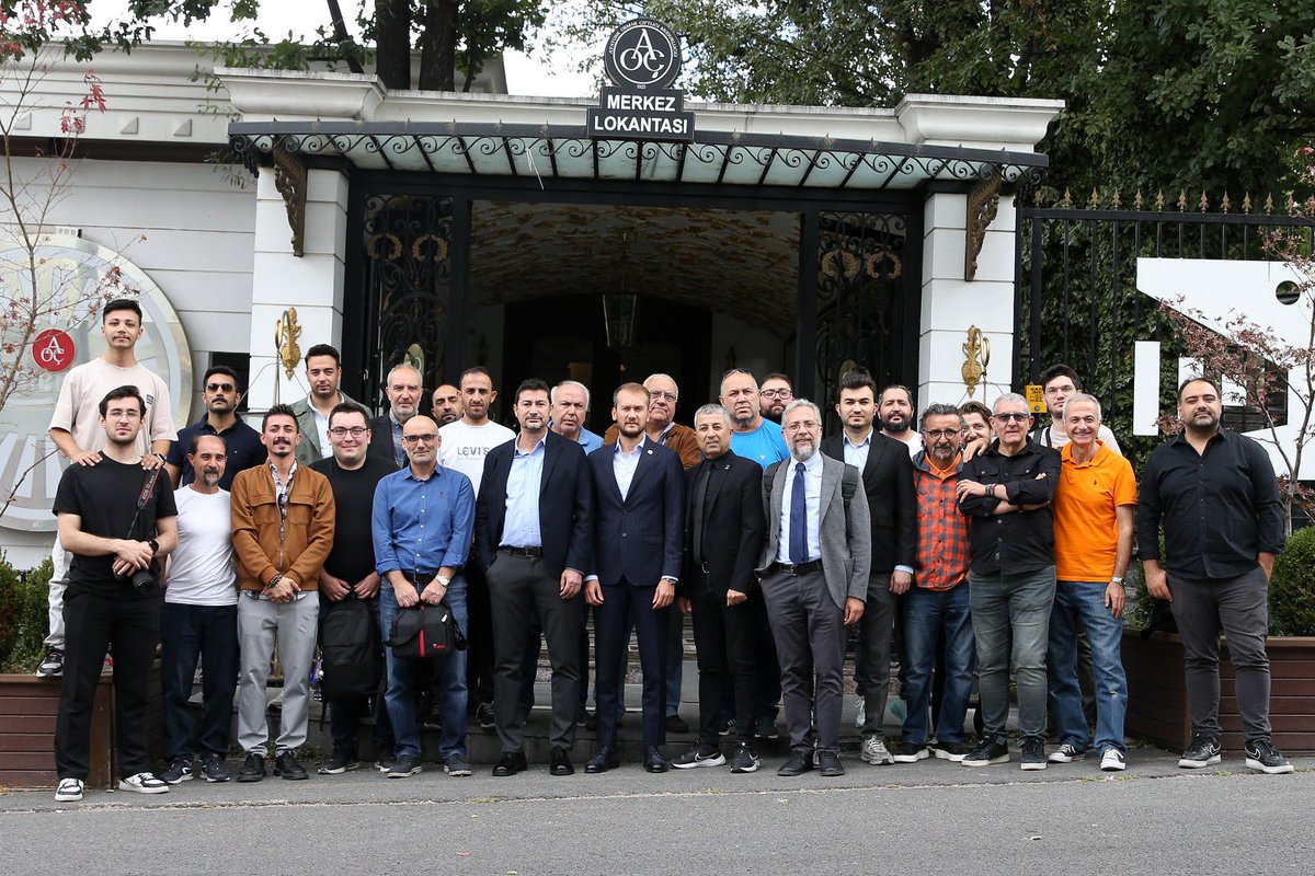 Gençlerbirliği Basın Sözcüsü Aykut Çakmaklı, Medya ve Halkla İlişklilerden Sorumlu Yönetim Kurulu Üyesi Hakan Kaynar ve Yönetim Kurulu Üyesi İsmail Geliç Ankara Basını ile buluştu. Sezon başı, transfer dönemi ve 5 Haftalık periyotta yaşanan olaylar ile ilgili açıklama yapıldı.