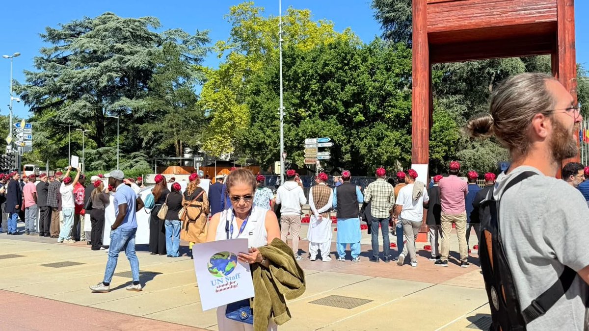 PashtonNaseer's tweet photo. PTM's protest demonstration in front of the UN in Geneva is currently ongoing. This protest is against terrorism, unrest, drone attacks on the homes of the common people, oppression and oppression in the Pashtunkhwa homeland
#PashtunLongMarch2Geneva https://t.co/25Mobr6p00