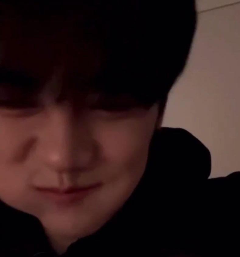 애기필터안씌웠음
그냥 팬 요구에 샤인머스켓
넣은 규빈이임…