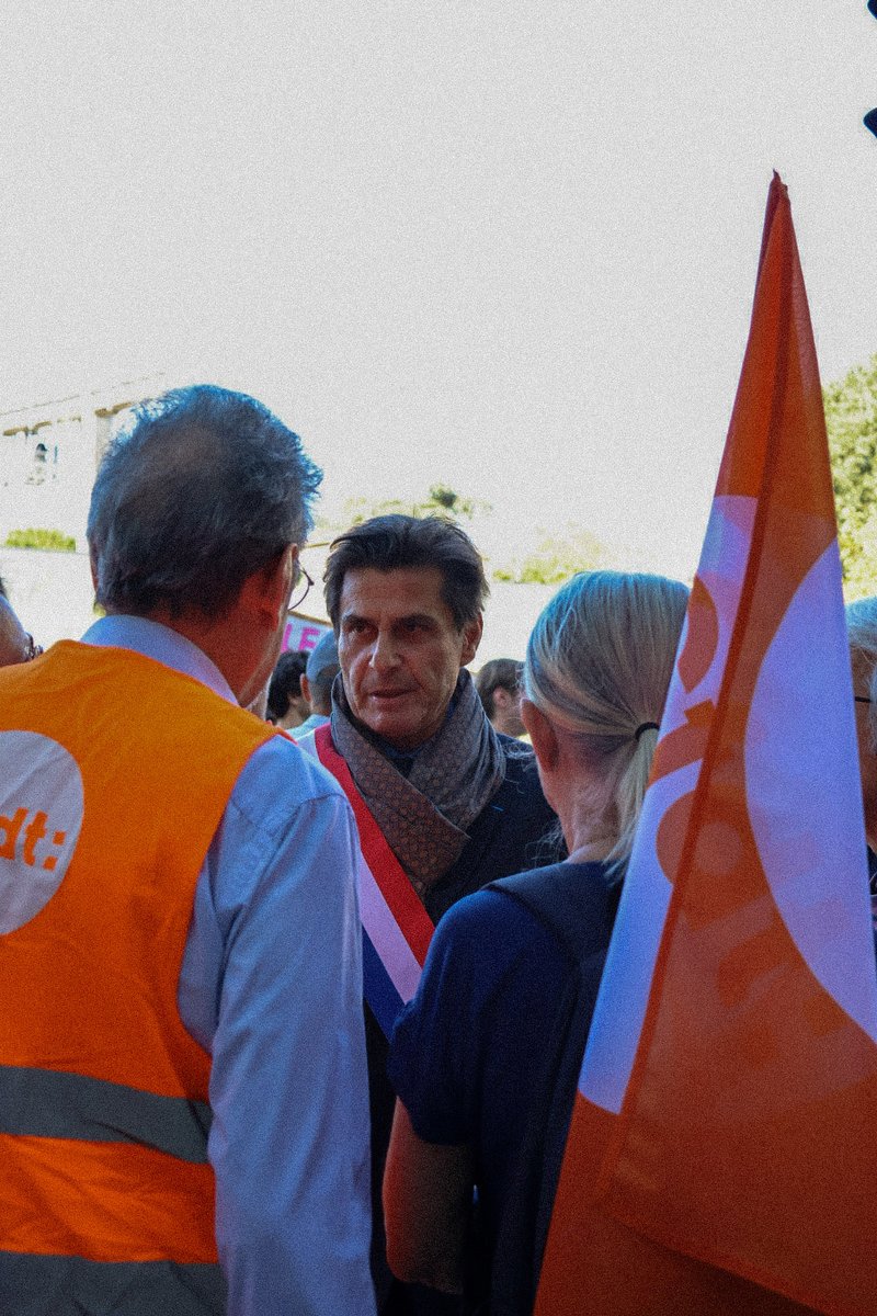 En cette grève du 18 septembre, nous étions près de 1 500 aux côtés des syndicats à Aix-en-Provence. Face à l'austérité annoncée, un autre budget est possible. Un autre projet est nécessaire.

Un seul mot d'ordre : justice fiscale et sociale !